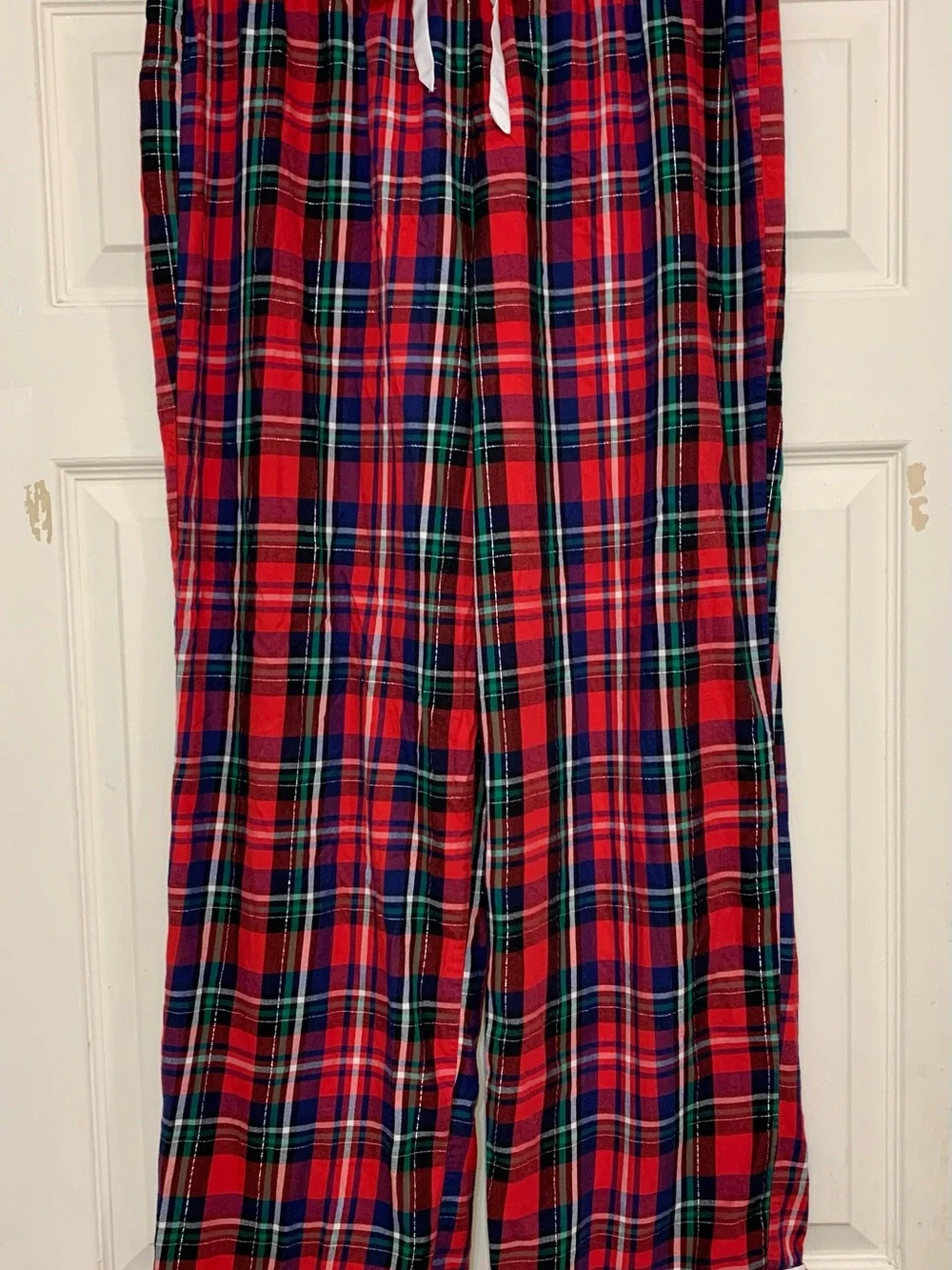 Victoria’s Secret Holiday Red Blue Plaid Large Pajama Set.                  3791